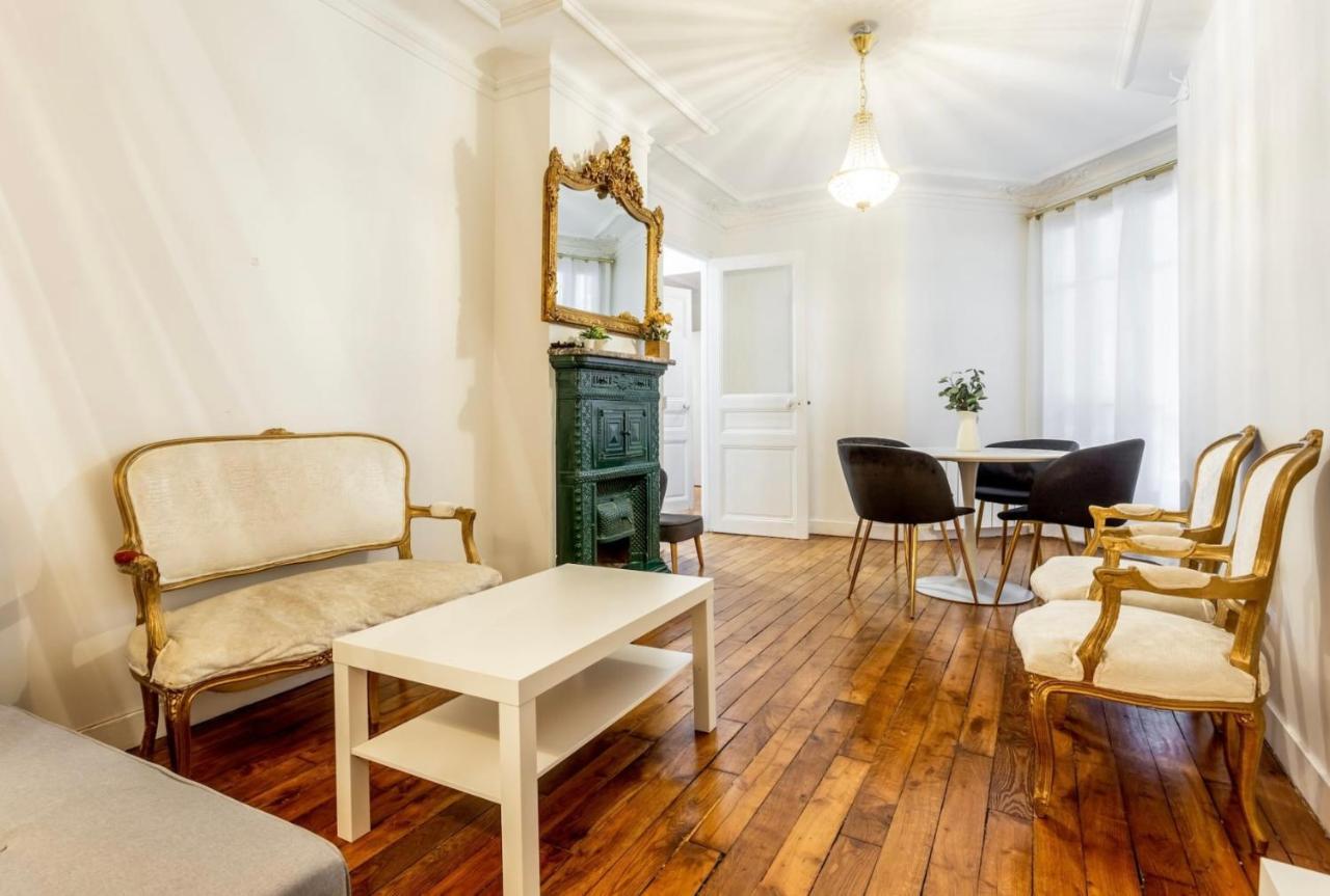 Abbesses - Superbe appartement avec cheminées París Exterior foto